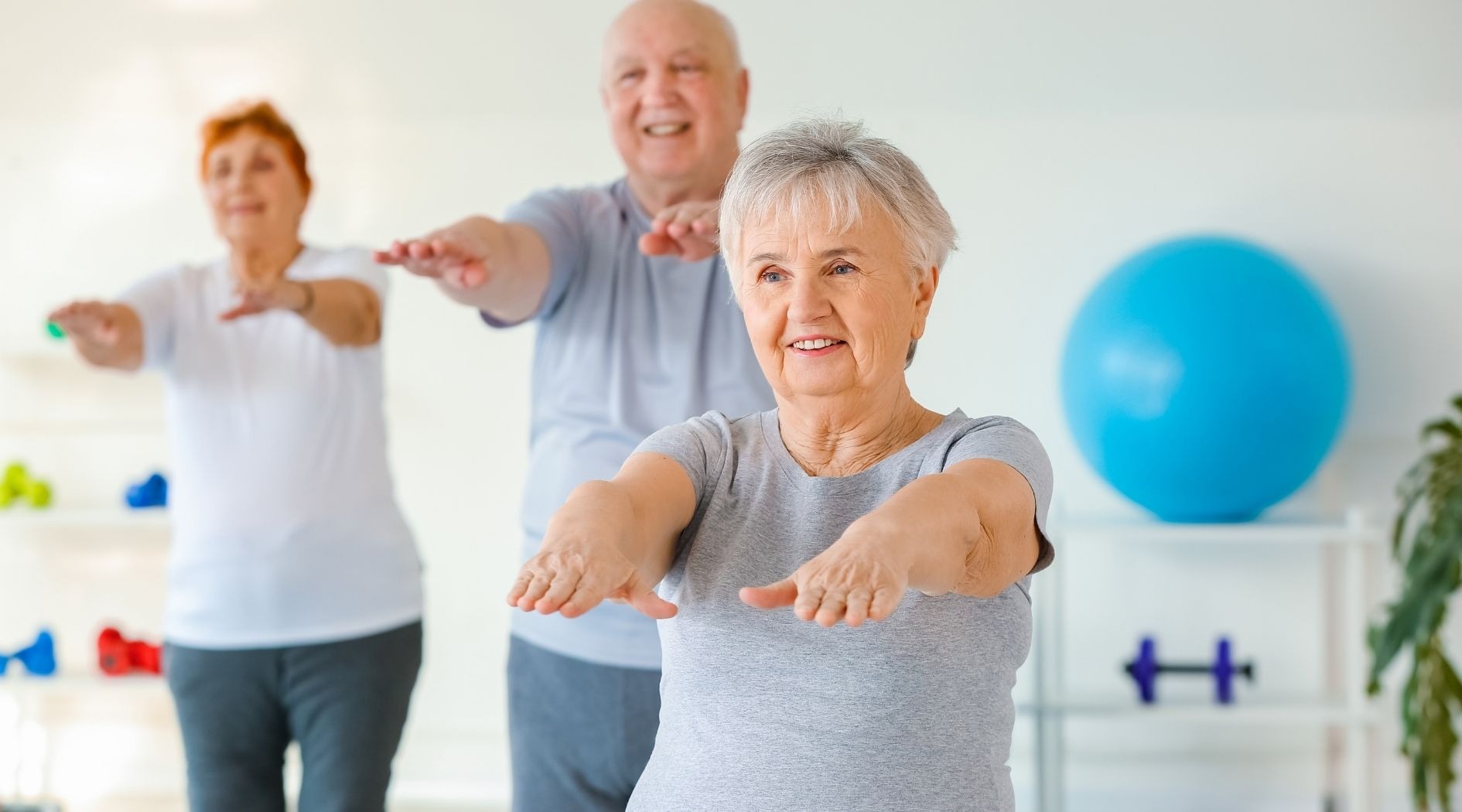 5 activités physiques douces pour rester en forme après 70 ans